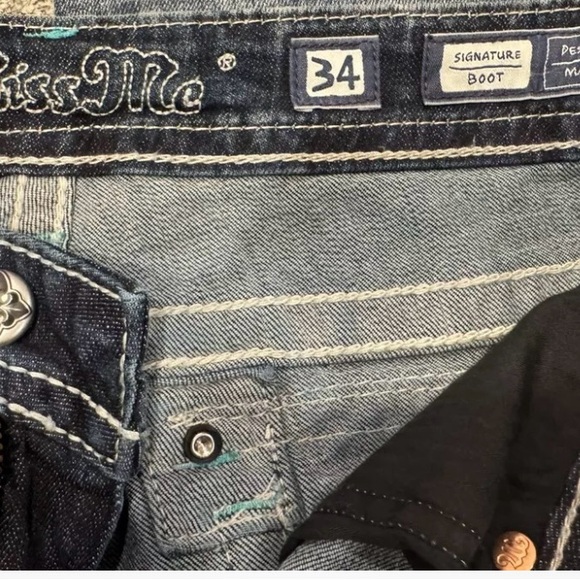 Miss Me Women's Blue Jeans - Picture 4 of 7